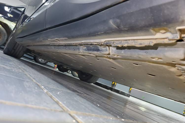 Used Volkswagen ID.4 CROZZ 2021 Long-Range Lite PRO Two-Wheel Drive Version Left Side Sill