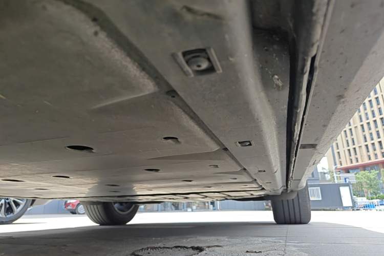 Used Volkswagen ID.4 CROZZ 2021 Standard Range PURE Two-Wheel Drive Version Left Side Sill