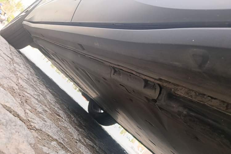 Used Volkswagen ID.4 CROZZ 2021 Long-Range PRO Two-Wheel Drive Version Left Side Sill