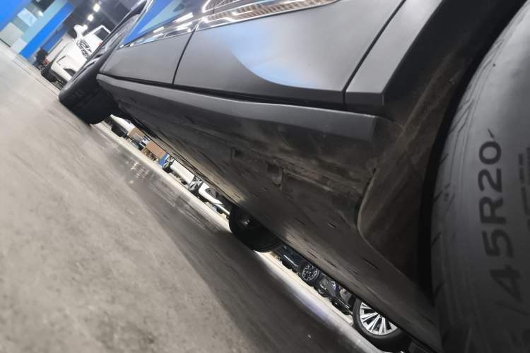 Used Volkswagen ID.4 CROZZ 2021 Long-Range Lite PRO Two-Wheel Drive Version Left Side Sill
