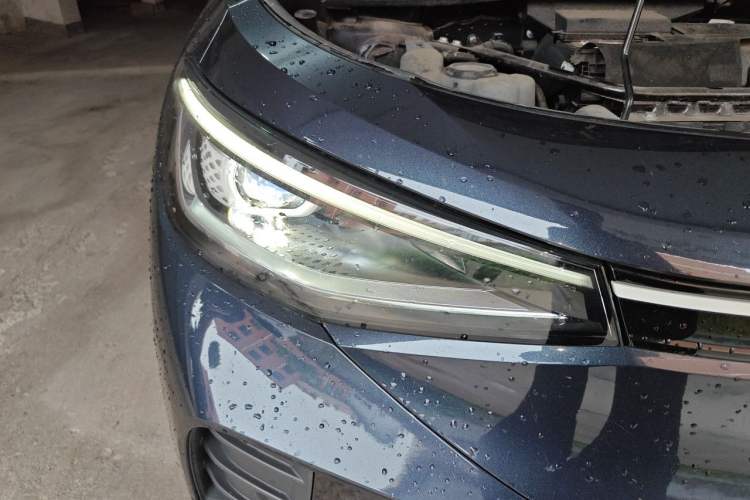 Used Volkswagen ID.4 CROZZ 2021 Long-Range Lite PRO Two-Wheel Drive Version Right Front Headlight