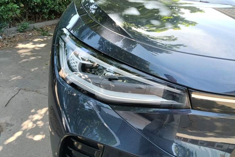 Used Volkswagen ID.4 CROZZ 2021 Long-Range Lite PRO Two-Wheel Drive Version Right Front Headlight