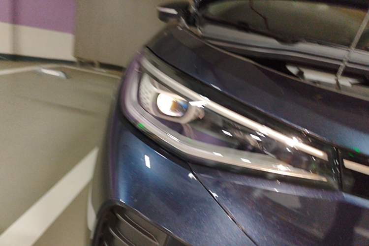 Used Volkswagen ID.4 CROZZ 2021 Long-Range Lite PRO Two-Wheel Drive Version Right Front Headlight