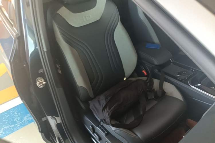 Used Volkswagen ID.4 CROZZ 2021 Long-Range PURE+ Two-Wheel Drive Version Right Front Seat