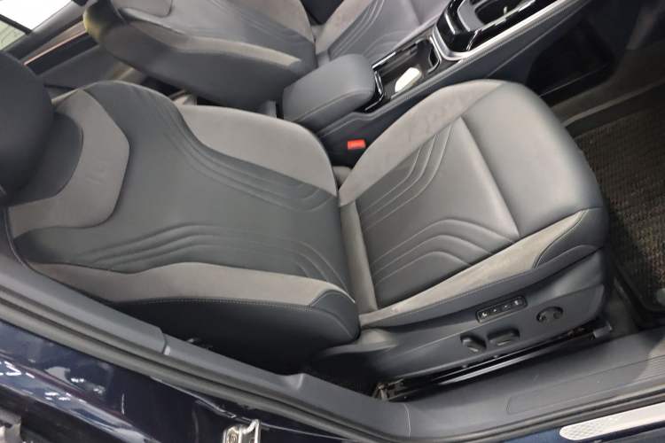 Used Volkswagen ID.4 CROZZ 2021 Long-Range Lite PRO Two-Wheel Drive Version Right Front Seat