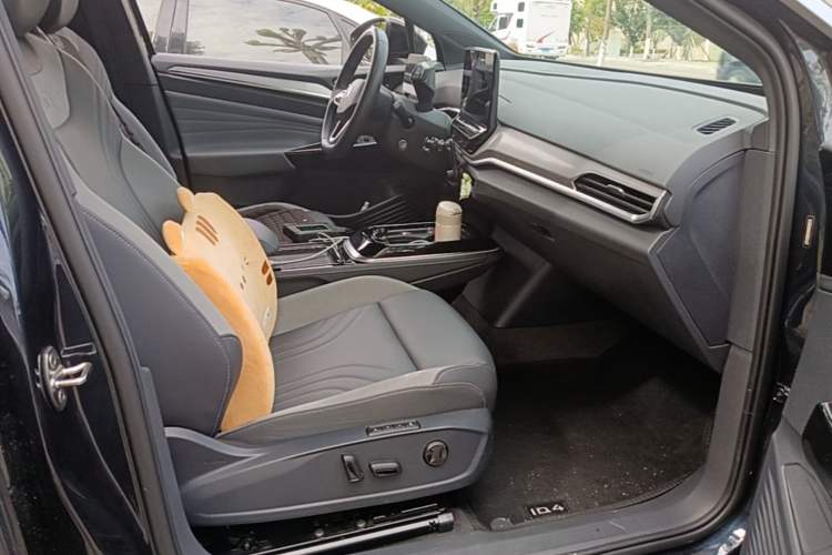 Used Volkswagen ID.4 CROZZ 2021 Long-Range PRO Two-Wheel Drive Version Right Front Seat