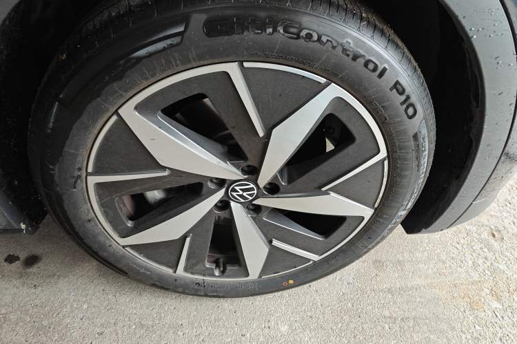 Used Volkswagen ID.4 CROZZ 2021 Long-Range Lite PRO Two-Wheel Drive Version Right Front Wheel Hub