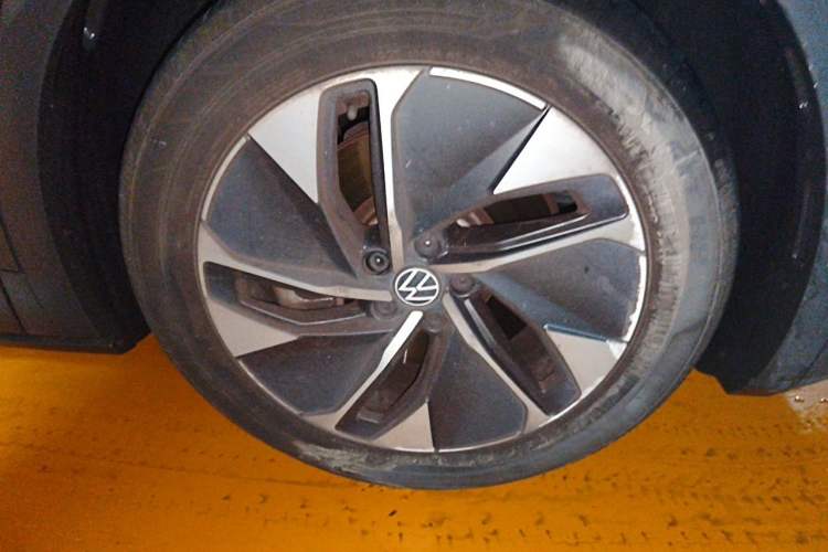 Used Volkswagen ID.4 CROZZ 2021 Long-Range PURE+ Two-Wheel Drive Version Right Front Wheel Hub