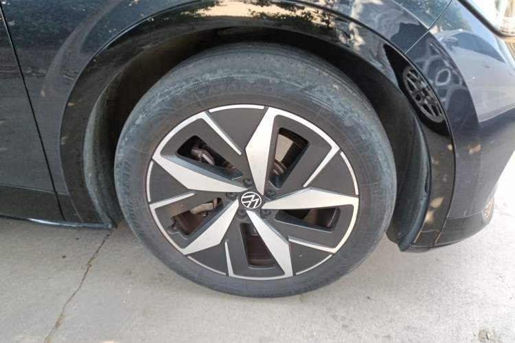 Used Volkswagen ID.4 CROZZ 2021 Long-Range Lite PRO Two-Wheel Drive Version Right Front Wheel Hub