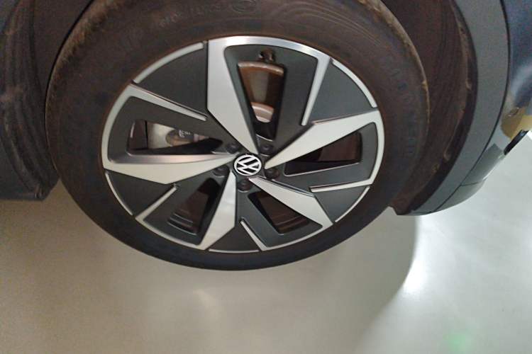 Used Volkswagen ID.4 CROZZ 2021 Long-Range Lite PRO Two-Wheel Drive Version Right Front Wheel Hub
