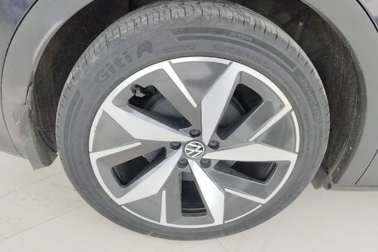 Used Volkswagen ID.4 CROZZ 2021 Long-Range PRO Two-Wheel Drive Version Right Rear Wheel Hub