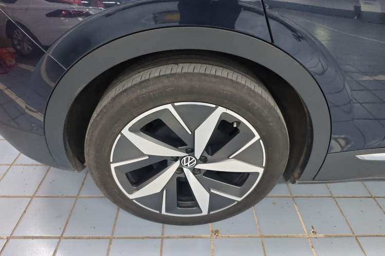 Used Volkswagen ID.4 CROZZ 2021 Long-Range Lite PRO Two-Wheel Drive Version Right Rear Wheel Hub