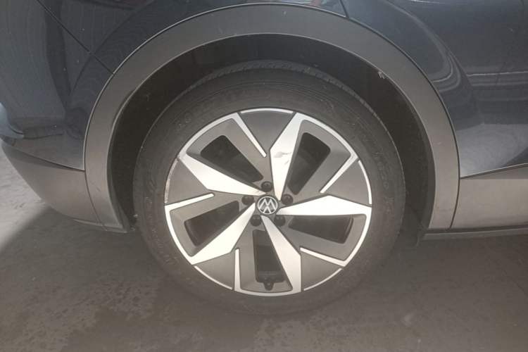 Used Volkswagen ID.4 CROZZ 2021 Long-Range Lite PRO Two-Wheel Drive Version Right Rear Wheel Hub