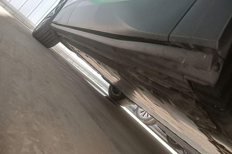Used Volkswagen ID.4 CROZZ 2021 Long-Range Lite PRO Two-Wheel Drive Version Right Side Sill