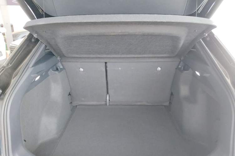 Used Volkswagen ID.4 CROZZ 2021 Long-Range PRO Two-Wheel Drive Version Trunk