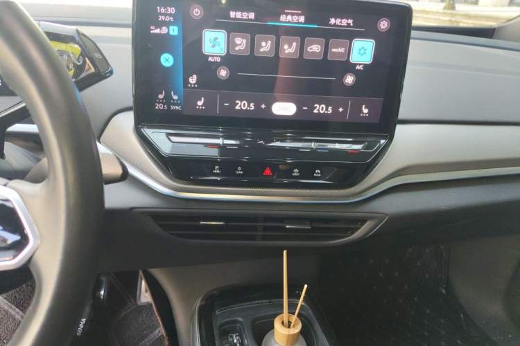 Used Volkswagen ID.4 CROZZ 2021 Long-Range PRO Two-Wheel Drive Version Audio And AC Panel