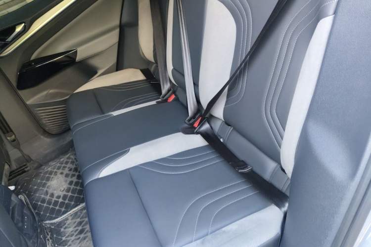 Used Volkswagen ID.4 CROZZ 2021 Long-Range PRO Two-Wheel Drive Version Left Rear Seat