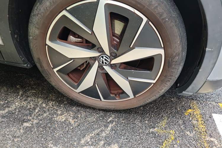 Used Volkswagen ID.4 CROZZ 2021 Long-Range Lite PRO Two-Wheel Drive Version Right Front Wheel Hub