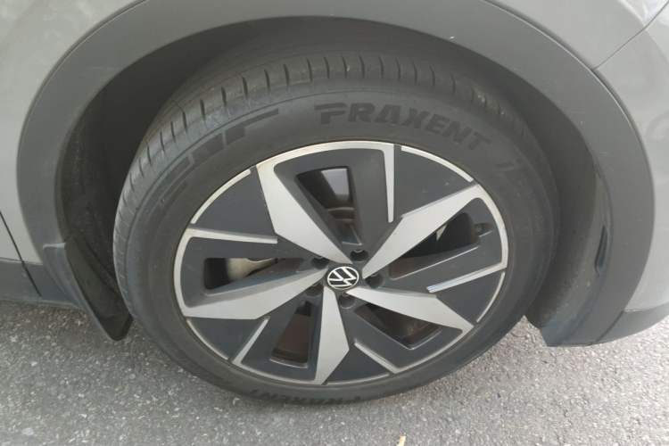 Used Volkswagen ID.4 CROZZ 2021 Long-Range PRO Two-Wheel Drive Version Right Front Wheel Hub