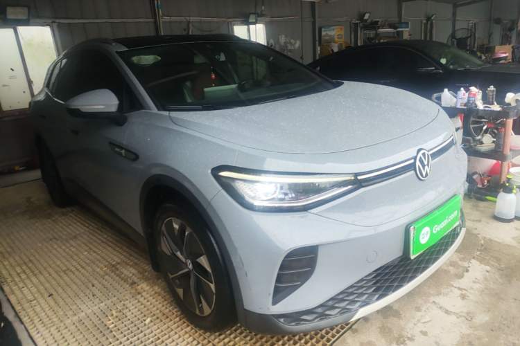 Used Volkswagen ID.4 CROZZ 2021 Long-Range PURE+ Two-Wheel Drive Version Front Right 45 Deg