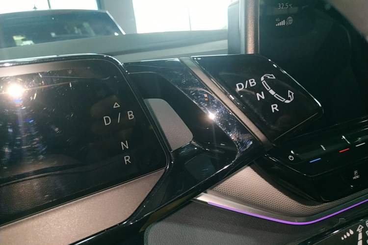 Used Volkswagen ID.4 CROZZ 2021 High-Performance PRIME Early-Bird Edition Gear Lever