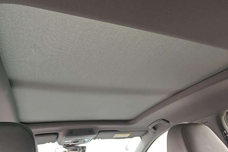 Used Volkswagen ID.4 CROZZ 2021 Long-Range Lite PRO Two-Wheel Drive Version Headliner