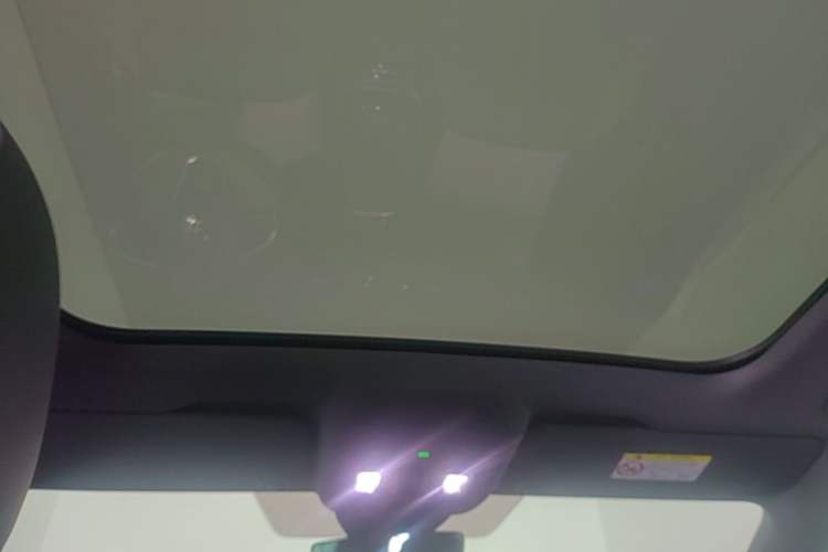 Used Volkswagen ID.4 CROZZ 2021 Long-Range PRO Two-Wheel Drive Version Headliner