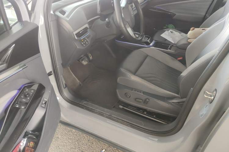 Used Volkswagen ID.4 CROZZ 2021 Long-Range PRO Two-Wheel Drive Version Interior 3