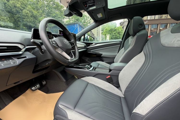 Used Volkswagen ID.4 CROZZ 2021 Long-Range PRO Two-Wheel Drive Version Interior 4