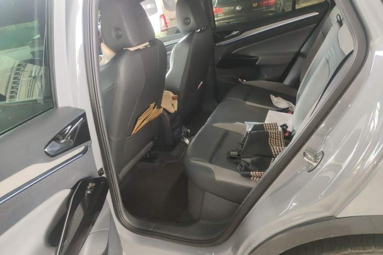 Used Volkswagen ID.4 CROZZ 2021 Long-Range PRO Two-Wheel Drive Version Interior 4