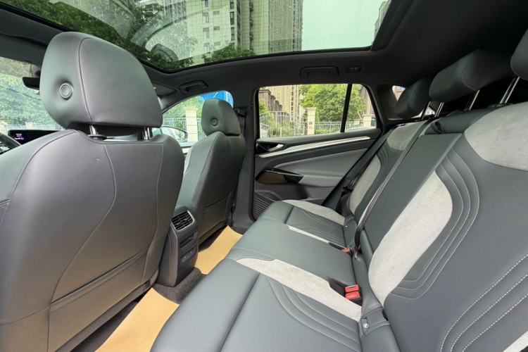 Used Volkswagen ID.4 CROZZ 2021 Long-Range PRO Two-Wheel Drive Version Interior 6