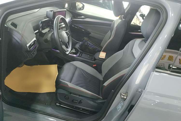 Used Volkswagen ID.4 CROZZ 2021 High-Performance PRIME Early-Bird Edition Left Front Seat