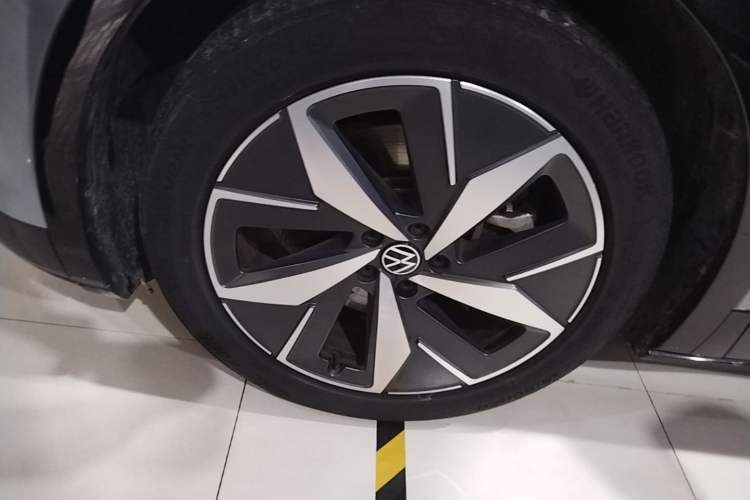 Used Volkswagen ID.4 CROZZ 2021 Long-Range PRO Two-Wheel Drive Version Left Front Wheel Hub