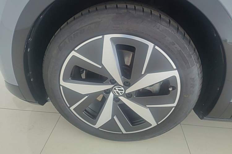 Used Volkswagen ID.4 CROZZ 2021 Long-Range PRO Two-Wheel Drive Version Left Front Wheel Hub