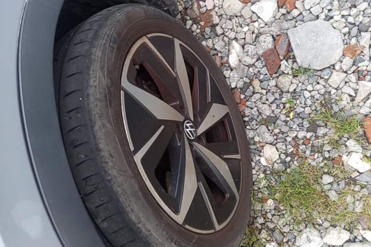 Used Volkswagen ID.4 CROZZ 2021 Long-Range PRO Two-Wheel Drive Version Left Front Wheel Hub