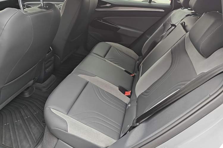 Used Volkswagen ID.4 CROZZ 2021 Long-Range Lite PRO Two-Wheel Drive Version Left Rear Seat