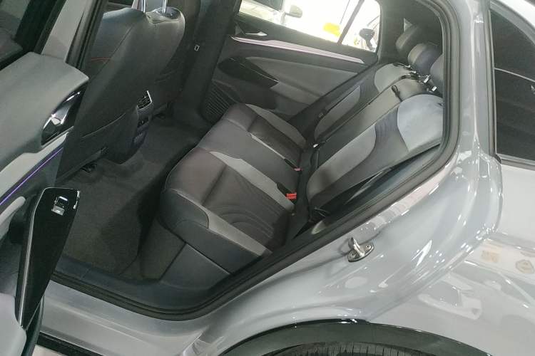 Used Volkswagen ID.4 CROZZ 2021 High-Performance PRIME Early-Bird Edition Left Rear Seat
