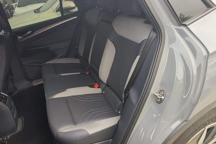 Used Volkswagen ID.4 CROZZ 2021 Long-Range PRO Two-Wheel Drive Version Left Rear Seat