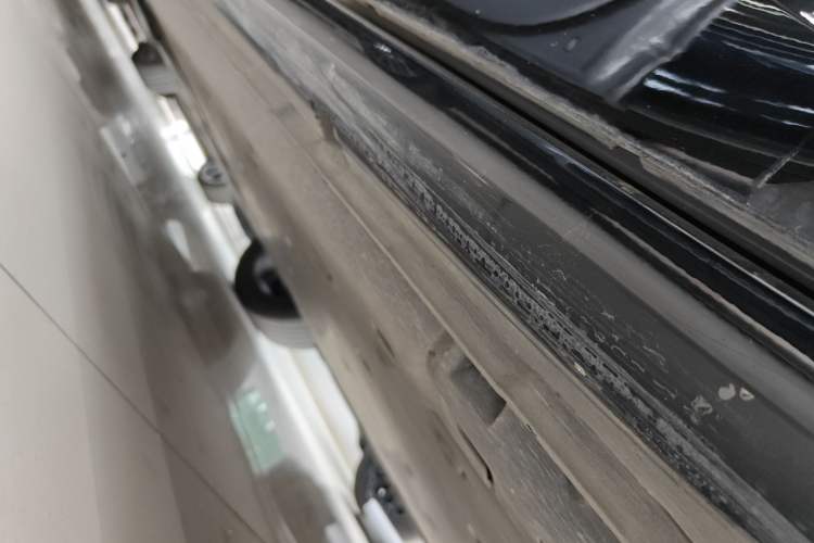 Used Volkswagen ID.4 CROZZ 2021 Long-Range PRO Two-Wheel Drive Version Left Side Sill