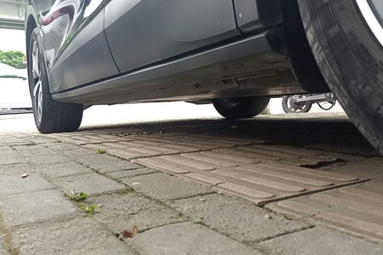 Used Volkswagen ID.4 CROZZ 2021 Long-Range PRO Two-Wheel Drive Version Left Side Sill