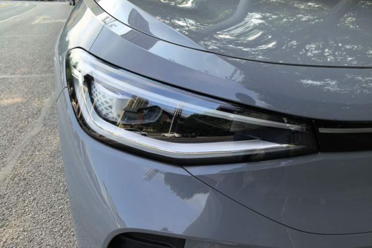 Used Volkswagen ID.4 CROZZ 2021 Long-Range PRO Two-Wheel Drive Version Right Front Headlight