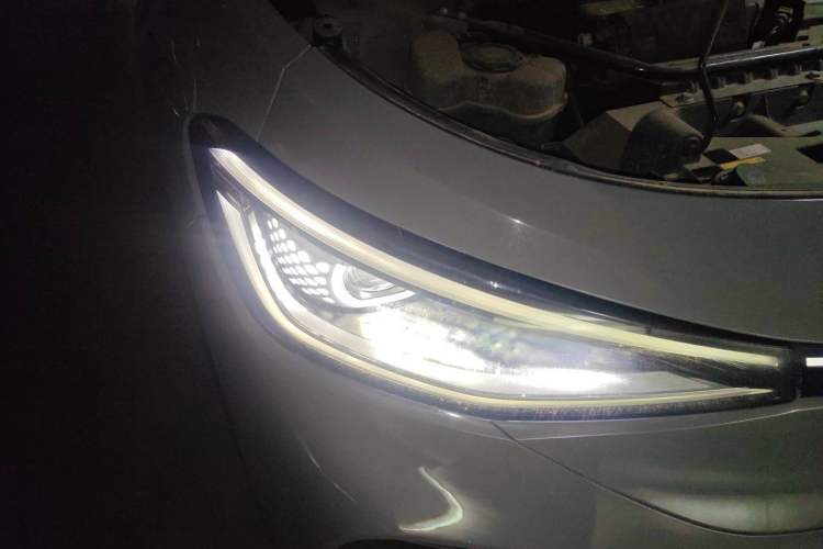 Used Volkswagen ID.4 CROZZ 2021 Long-Range PRO Two-Wheel Drive Version Right Front Headlight