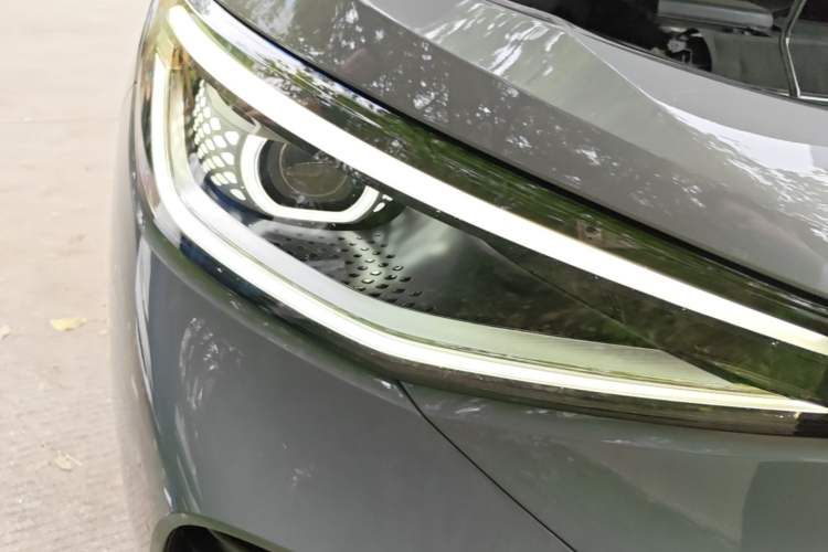 Used Volkswagen ID.4 CROZZ 2021 Long-Range PRO Two-Wheel Drive Version Right Front Headlight