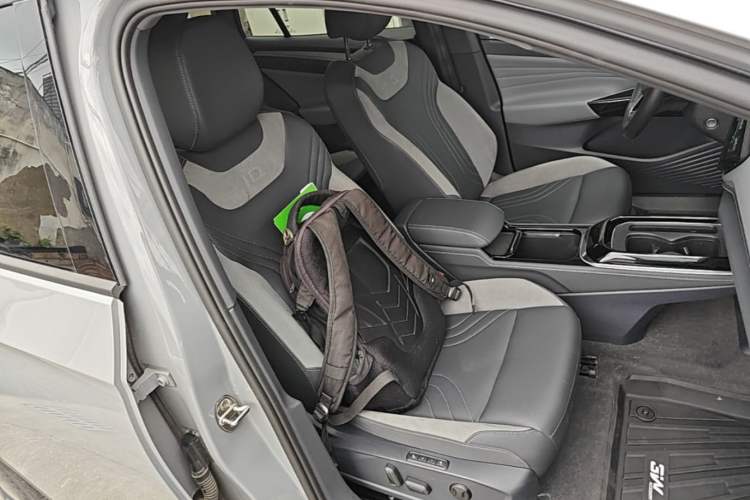 Used Volkswagen ID.4 CROZZ 2021 Long-Range Lite PRO Two-Wheel Drive Version Right Front Seat