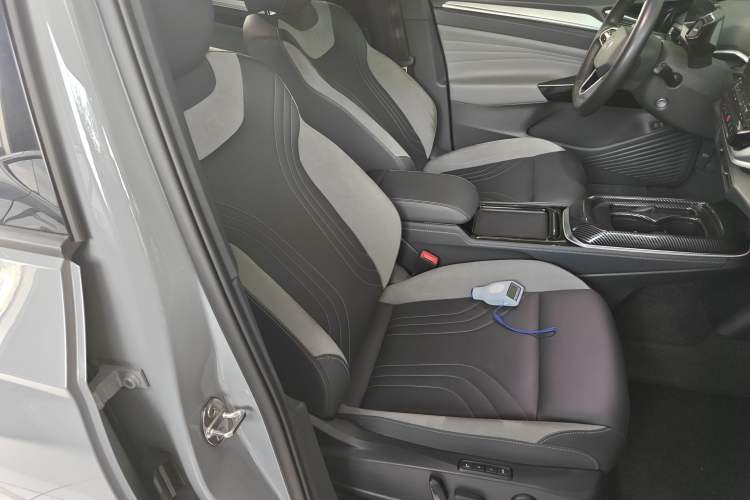 Used Volkswagen ID.4 CROZZ 2021 Long-Range PRO Two-Wheel Drive Version Right Front Seat
