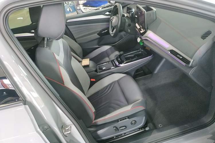 Used Volkswagen ID.4 CROZZ 2021 High-Performance PRIME Early-Bird Edition Right Front Seat
