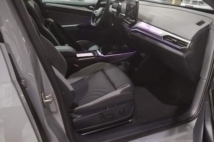 Used Volkswagen ID.4 CROZZ 2021 Long-Range PRO Two-Wheel Drive Version Right Front Seat