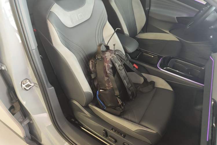 Used Volkswagen ID.4 CROZZ 2021 Long-Range Lite PRO Two-Wheel Drive Version Right Front Seat