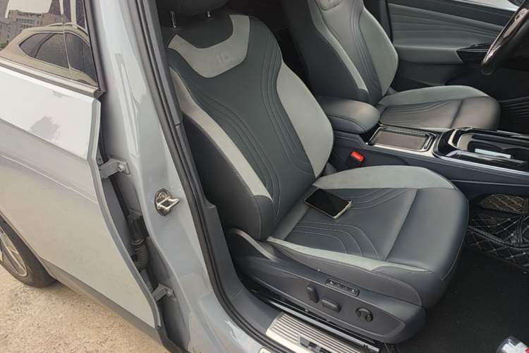 Used Volkswagen ID.4 CROZZ 2021 Long-Range PRO Two-Wheel Drive Version Right Front Seat