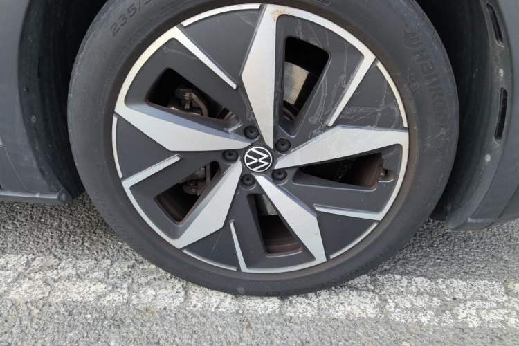 Used Volkswagen ID.4 CROZZ 2021 Long-Range PRO Two-Wheel Drive Version Right Front Wheel Hub